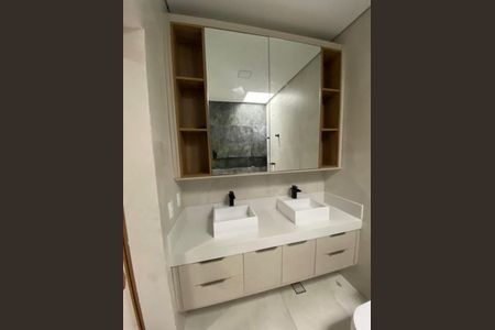 Casa de condomínio à venda com 220m², 3 quartos e 4 vagas