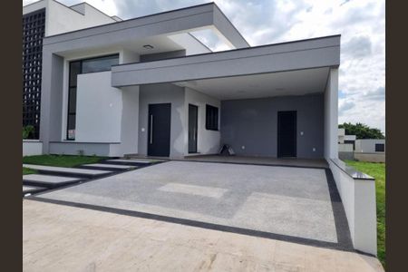Casa de condomínio à venda com 220m², 3 quartos e 4 vagas