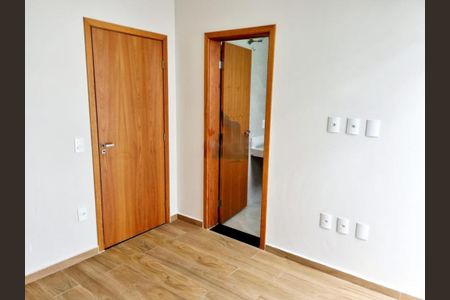 Casa de condomínio à venda com 220m², 3 quartos e 4 vagas