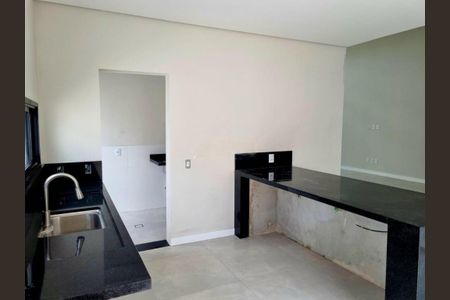 Casa de condomínio à venda com 220m², 3 quartos e 4 vagas