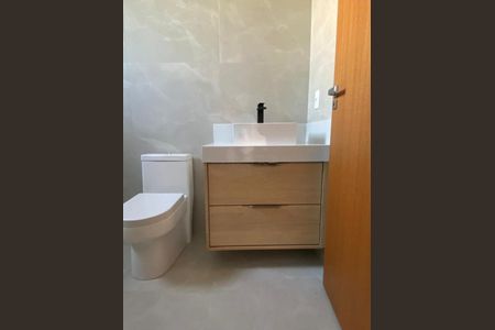 Casa de condomínio à venda com 220m², 3 quartos e 4 vagas
