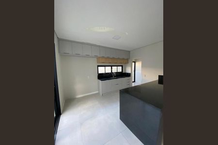 Casa de condomínio à venda com 220m², 3 quartos e 4 vagas
