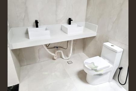 Casa de condomínio à venda com 220m², 3 quartos e 4 vagas