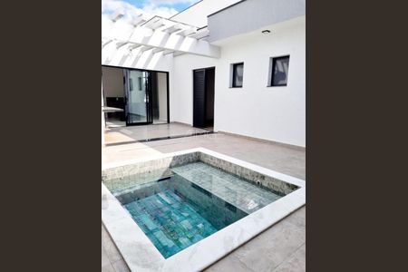 Casa de condomínio à venda com 220m², 3 quartos e 4 vagas