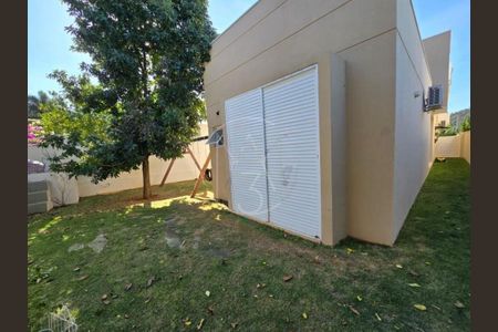 Casa de Condomínio à venda com 3 quartos, 207m² em Residencial Aziz Louveira, Vinhedo