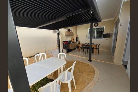 Casa de Condomínio à venda com 3 quartos, 207m² em Residencial Aziz Louveira, Vinhedo