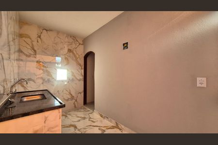 Cozinha de casa para alugar com 2 quartos, 60m² em Condomínio Maracanã, Santo André