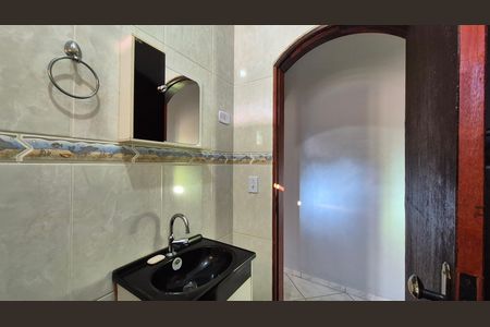 Banheiro  de casa para alugar com 2 quartos, 60m² em Condomínio Maracanã, Santo André