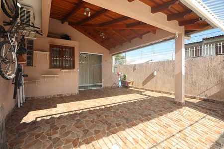 Garagem de casa à venda com 2 quartos, 77m² em Igara, Canoas