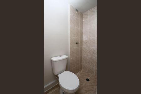 Banheiro de serviço de apartamento para alugar com 3 quartos, 117m² em Chácara Agrindus, Taboão da Serra