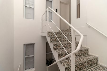 Apartamento à venda com 55m², 2 quartos e 1 vagaEscada de acesso