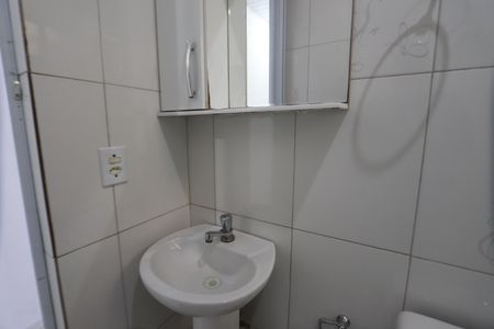 Banheiro de casa para alugar com 2 quartos, 70m² em Conjunto Habitacional Marechal Mascarenhas de Morais, São Paulo
