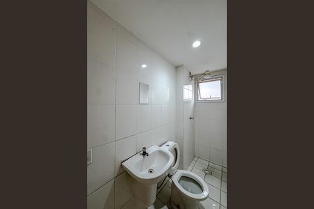Banheiro de apartamento para alugar com 2 quartos, 50m² em Vila Bertioga, São Paulo