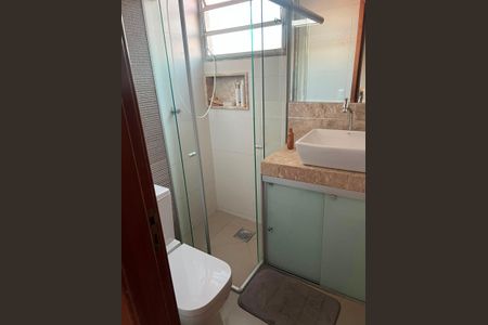 Banheiro de apartamento à venda com 2 quartos, 95m² em Pousada Santo Antonio, Belo Horizonte