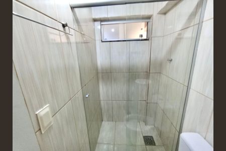 Banheiro de kitnet/studio para alugar com 1 quarto, 20m² em Saudade, Belo Horizonte