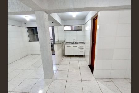 Cozinha de kitnet/studio para alugar com 1 quarto, 20m² em Saudade, Belo Horizonte