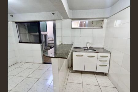 Cozinha de kitnet/studio para alugar com 1 quarto, 20m² em Saudade, Belo Horizonte