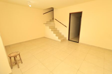 Casa para alugar com 120m², 3 quartos e 1 vaga Casa para alugar com 120m², 3 quartos e 1 vagaSala