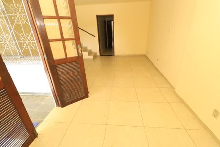 Casa para alugar com 120m², 3 quartos e 1 vaga Casa para alugar com 120m², 3 quartos e 1 vagaSala