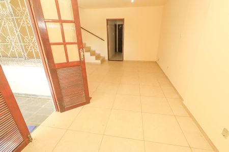 Casa para alugar com 120m², 3 quartos e 1 vaga Casa para alugar com 120m², 3 quartos e 1 vagaSala