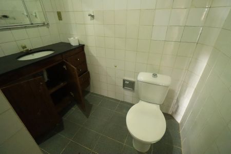 Casa para alugar com 120m², 3 quartos e 1 vaga Casa para alugar com 120m², 3 quartos e 1 vagaBanheiro social