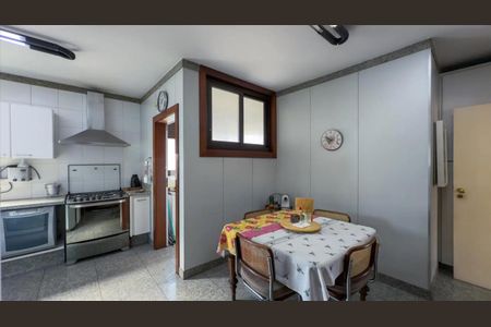 Apartamento para alugar com 280m², 4 quartos e 3 vagas Apartamento para alugar com 280m², 4 quartos e 3 vagasCozinha