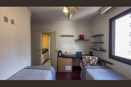 Apartamento para alugar com 280m², 4 quartos e 3 vagas Apartamento para alugar com 280m², 4 quartos e 3 vagasQuarto