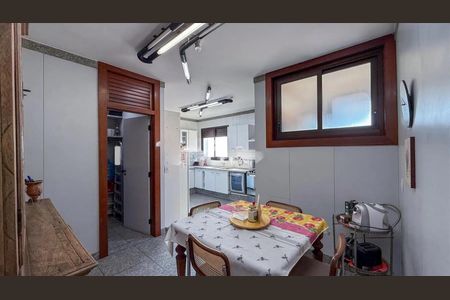 Apartamento para alugar com 280m², 4 quartos e 3 vagas Apartamento para alugar com 280m², 4 quartos e 3 vagasCozinha