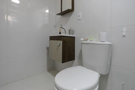 Banheiro de casa para alugar com 3 quartos, 79m² em Conjunto Habitacional Sao Sebastiao, Mogi das Cruzes