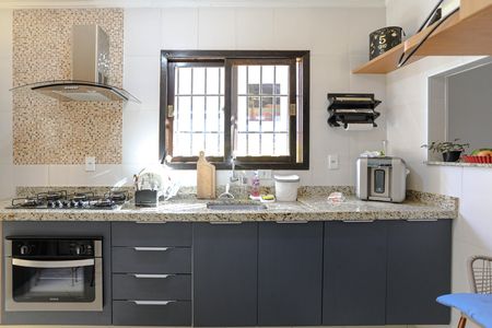 Cozinha de casa para alugar com 3 quartos, 79m² em Conjunto Habitacional Sao Sebastiao, Mogi das Cruzes