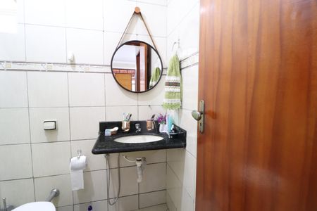 Banheiro Social de casa para alugar com 4 quartos, 243m² em Marta Helena, Uberlândia