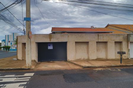 Plaquinha de casa para alugar com 4 quartos, 243m² em Marta Helena, Uberlândia