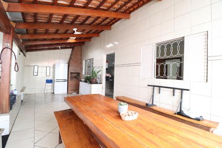 Varanda de casa para alugar com 4 quartos, 243m² em Marta Helena, Uberlândia