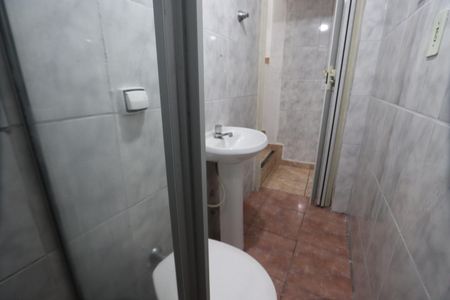 Banheiro 1 de casa à venda com 2 quartos, 120m² em Jardim Guairaca, São Paulo