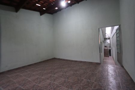 Garagem de casa à venda com 2 quartos, 120m² em Jardim Guairaca, São Paulo