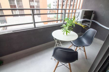 Varanda de kitnet/studio à venda com 1 quarto, 30m² em Campo Belo, São Paulo