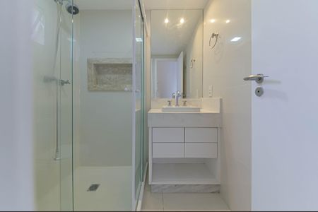 Apartamento à venda com 72m², 2 quartos e 2 vagas Apartamento à venda com 72m², 2 quartos e 2 vagasBanheiro da Suíte