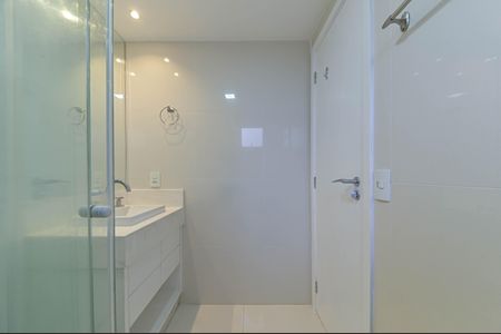 Apartamento à venda com 72m², 2 quartos e 2 vagas Apartamento à venda com 72m², 2 quartos e 2 vagasBanheiro da Suíte