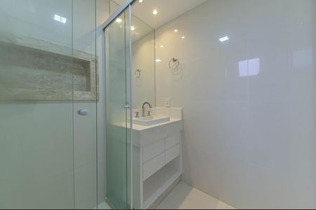 Apartamento à venda com 72m², 2 quartos e 2 vagas Apartamento à venda com 72m², 2 quartos e 2 vagasBanheiro da Suíte