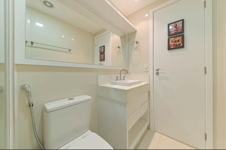 Apartamento à venda com 72m², 2 quartos e 2 vagas Apartamento à venda com 72m², 2 quartos e 2 vagasBanheiro Social