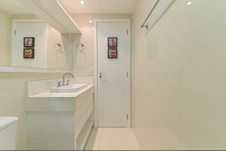 Apartamento à venda com 72m², 2 quartos e 2 vagas Apartamento à venda com 72m², 2 quartos e 2 vagasBanheiro Social