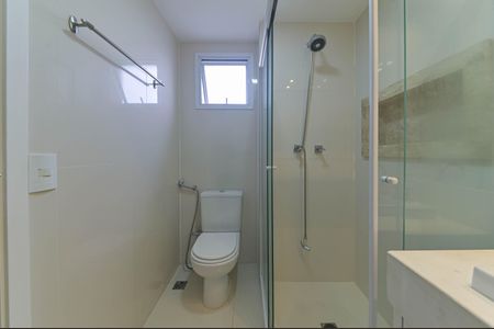 Apartamento à venda com 72m², 2 quartos e 2 vagas Apartamento à venda com 72m², 2 quartos e 2 vagasBanheiro da Suíte