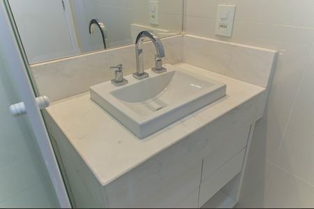 Apartamento à venda com 72m², 2 quartos e 2 vagas Apartamento à venda com 72m², 2 quartos e 2 vagasBanheiro da Suíte