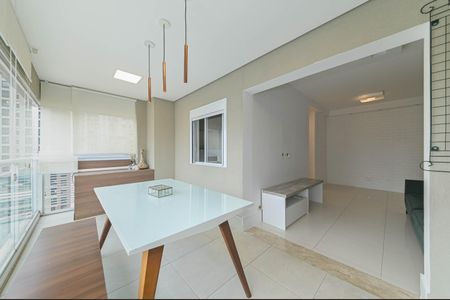 Apartamento à venda com 72m², 2 quartos e 2 vagas Apartamento à venda com 72m², 2 quartos e 2 vagasVaranda