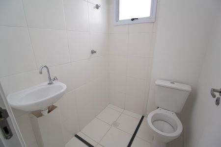 Banheiro de apartamento à venda com 2 quartos, 33m² em Vila Mangalot, São Paulo