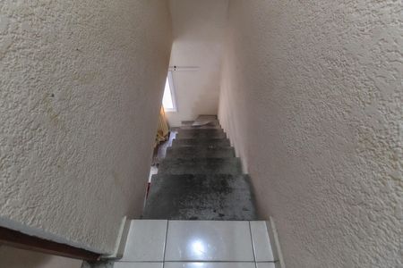 Casa de condomínio à venda com 90m², 2 quartos e 1 vaga Casa de condomínio à venda com 90m², 2 quartos e 1 vagaEscada
