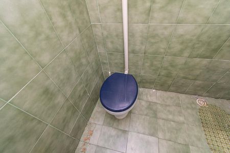 Banheiro de kitnet/studio para alugar com 1 quarto, 35m² em Brás de Pina, Rio de Janeiro