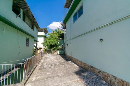 Área comum de acesso de kitnet/studio para alugar com 1 quarto, 35m² em Brás de Pina, Rio de Janeiro