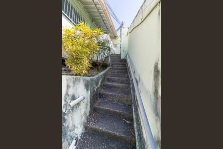 Área comum de acesso de kitnet/studio para alugar com 1 quarto, 35m² em Brás de Pina, Rio de Janeiro