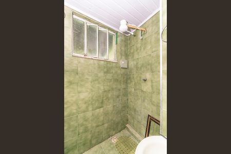 Banheiro de kitnet/studio para alugar com 1 quarto, 35m² em Brás de Pina, Rio de Janeiro